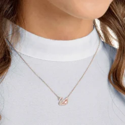 Collana Swan